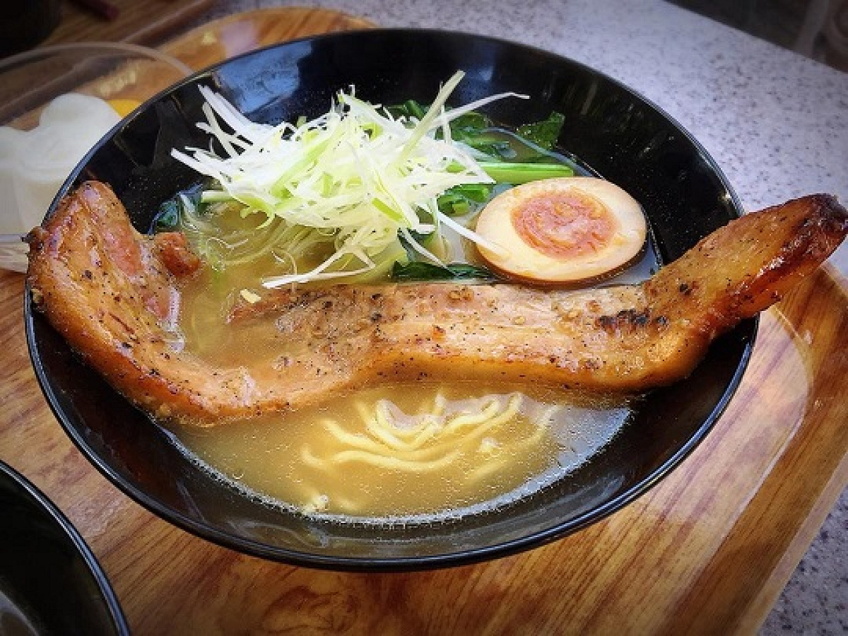 ブラックペッパーポーク麺