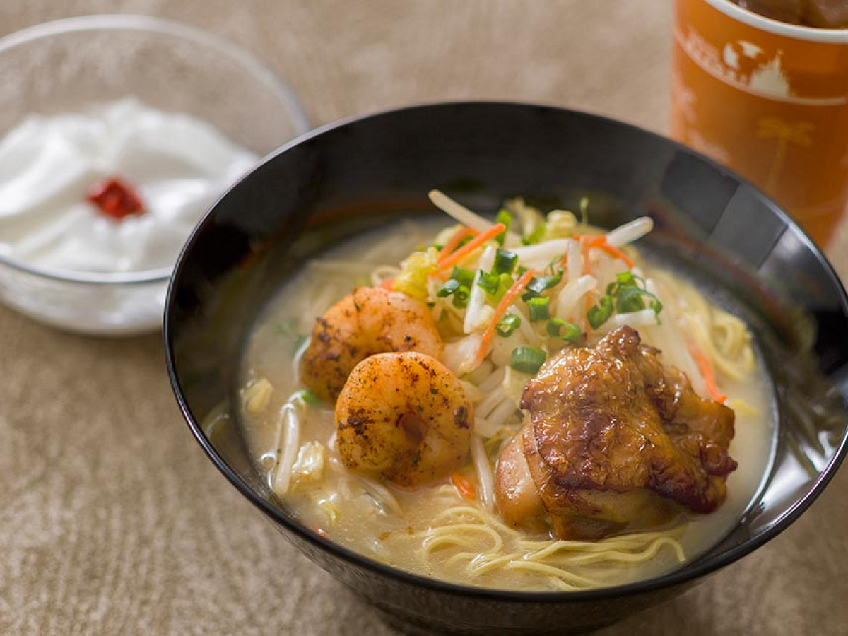 チキンと海老の白湯麺