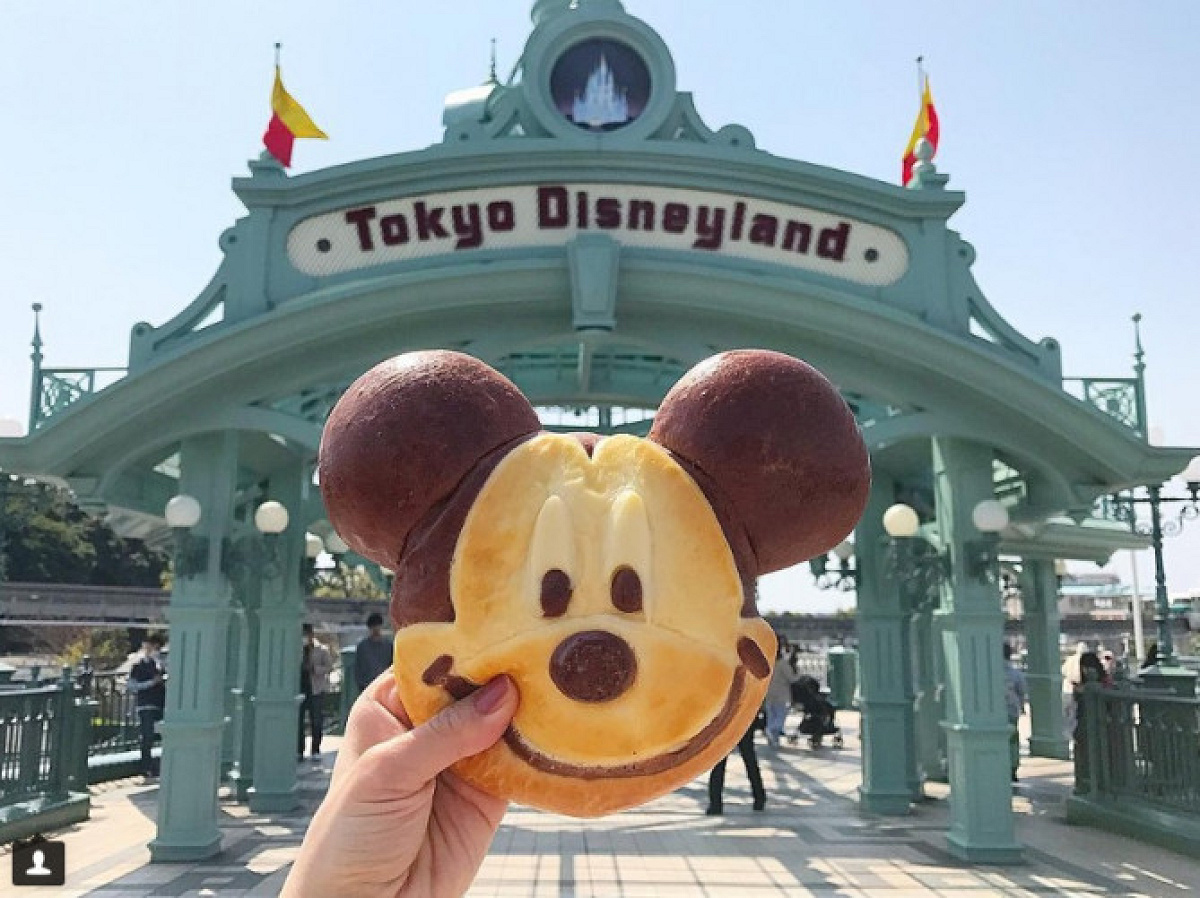 ディズニーランドのエントランス