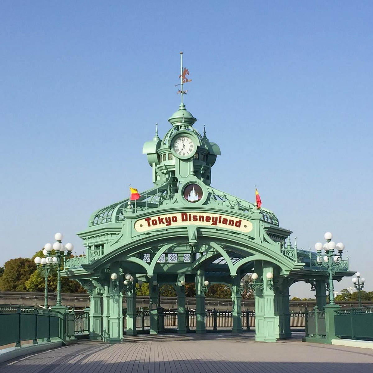 ディズニーランドのゲート| キャステル | CASTEL ディズニー情報