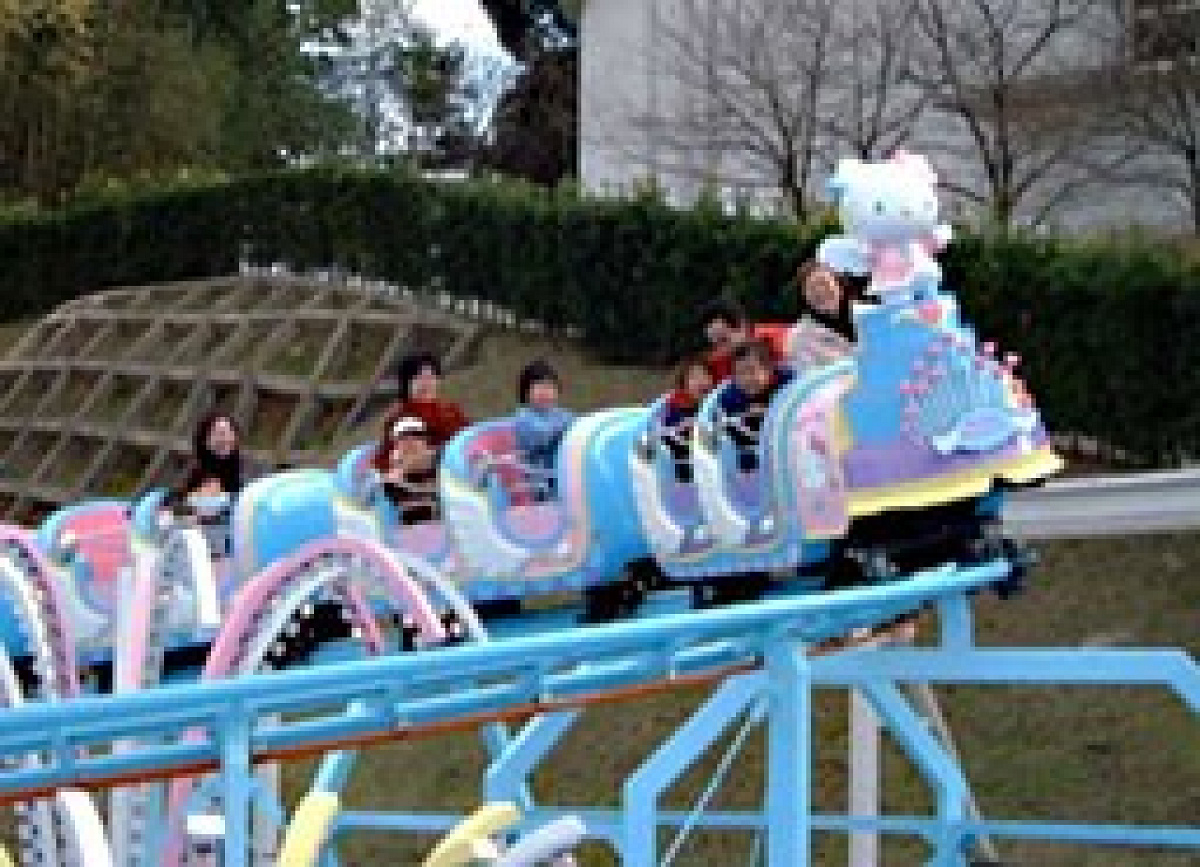 ハローキティのエンジェルコースター| キャステル | CASTEL ディズニー情報