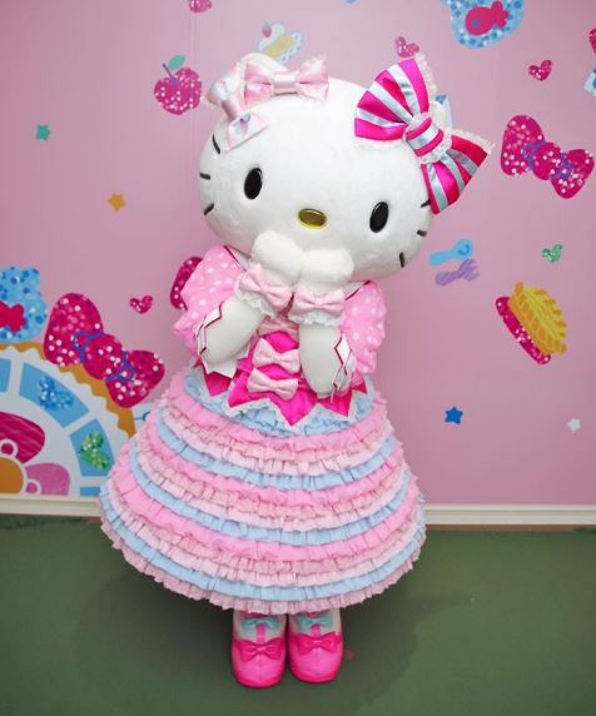 み*き様 サンリオ ハローキティ 根付け ピューロランド限定キティ