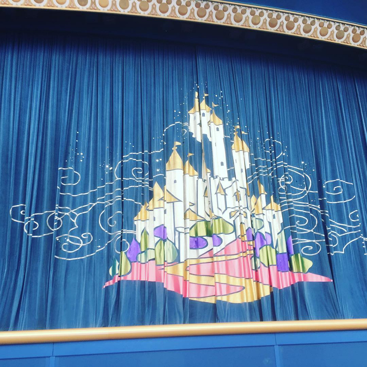 ディズニー ワンマンズドリーム カーテン ワンマンズ・ドリームのステージ幕| キャステル | CASTEL ディズニー情報