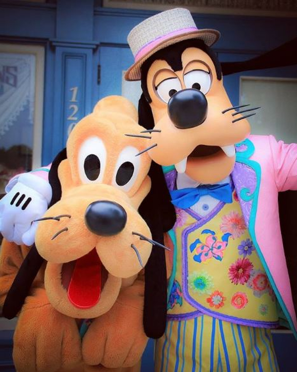 プルート（左）とグーフィー（右）| キャステル | CASTEL ディズニー情報