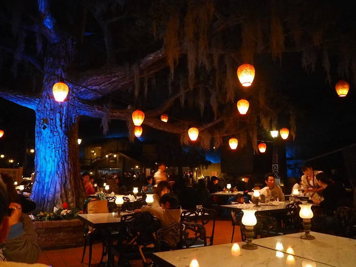 ロマンチックな雰囲気のブルーバイユー・レストラン