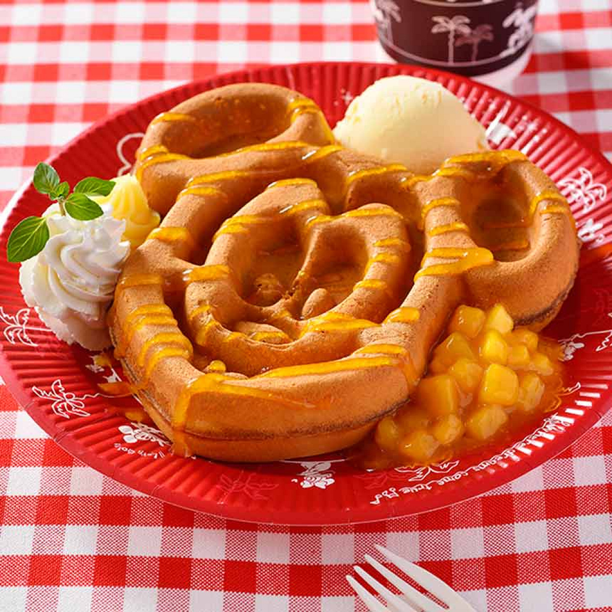 季節のワッフルマンゴー＆バニラアイスクリーム| キャステル | CASTEL
