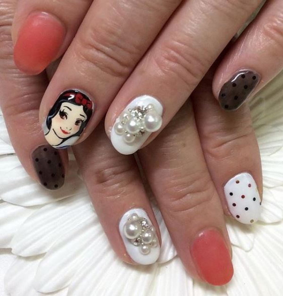 白雪姫ネイル| キャステル | CASTEL ディズニー情報