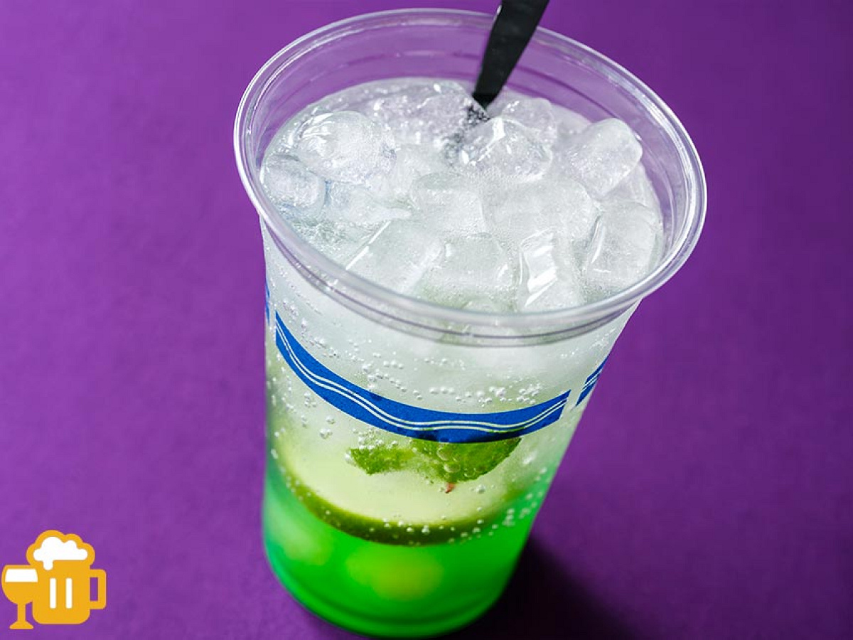 スパークリングカクテル（マスカットリキュール＆グレープ）