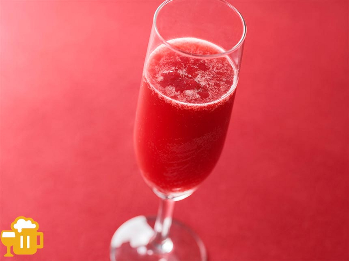 スパークリングワインカクテル（ストロベリー）