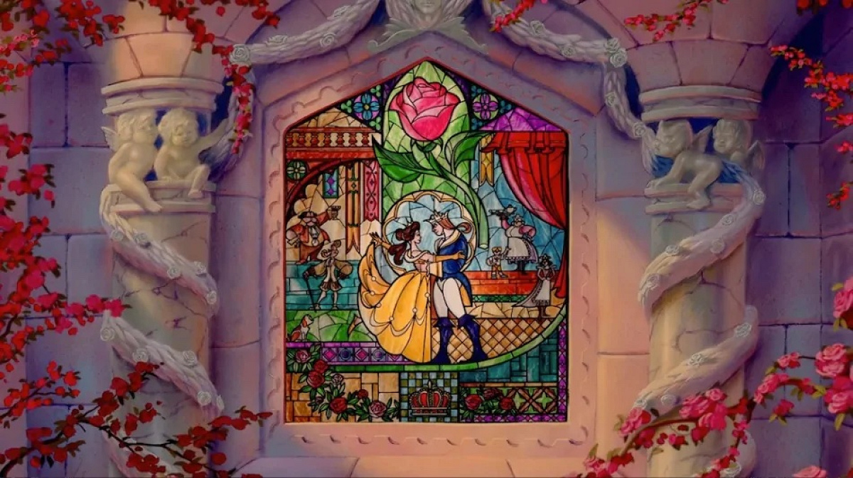 映画の最後に登場するステンドグラス| キャステル | CASTEL ディズニー情報