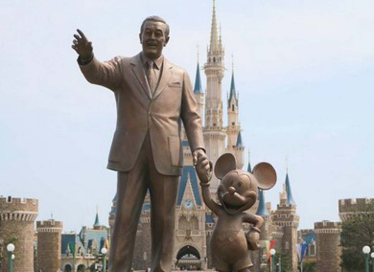 ウォルト・ディズニーとミッキー・マウスの銅像| キャステル | CASTEL