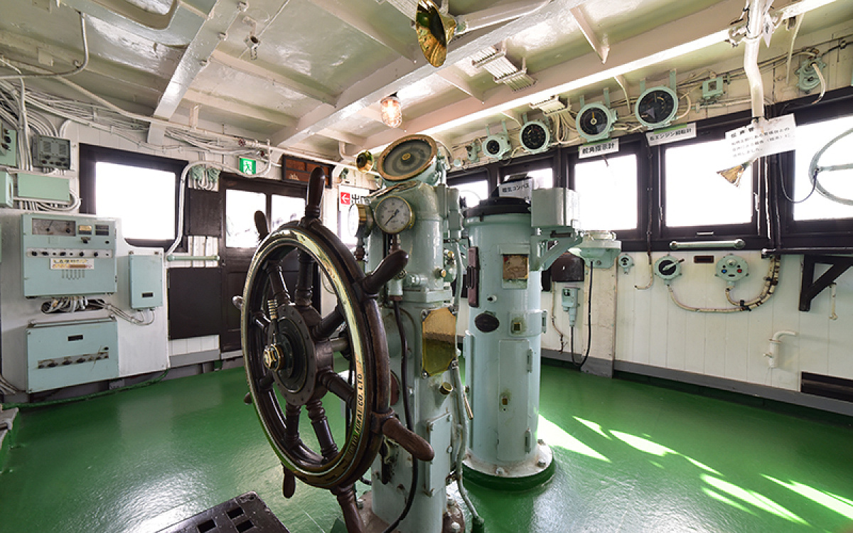 船の科学館にある「宗谷」の操舵室