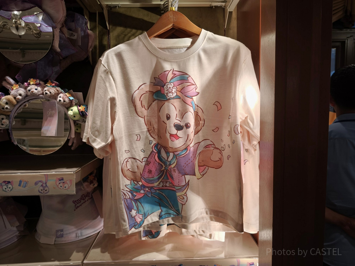 【未使用に近い】香港ディズニー　ダッフィーTシャツ　20周年限定 香港ディズニー20周年「ダッフィー＆フレンズ・グランドセレブ