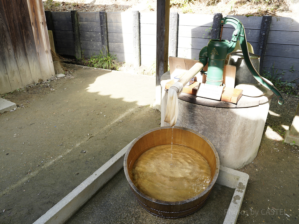 家の外には井戸も再現されています