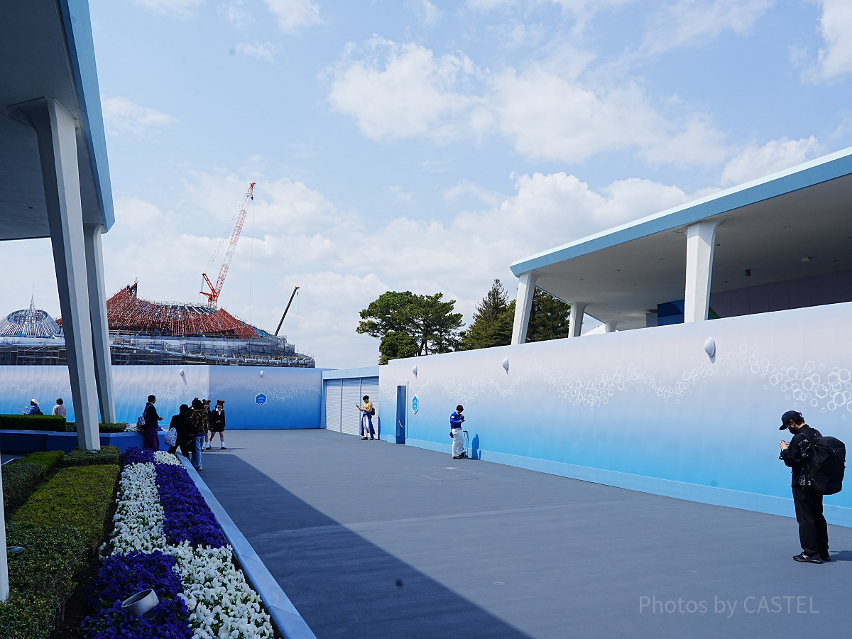 封鎖部分を取り囲む壁（2025年4月撮影）