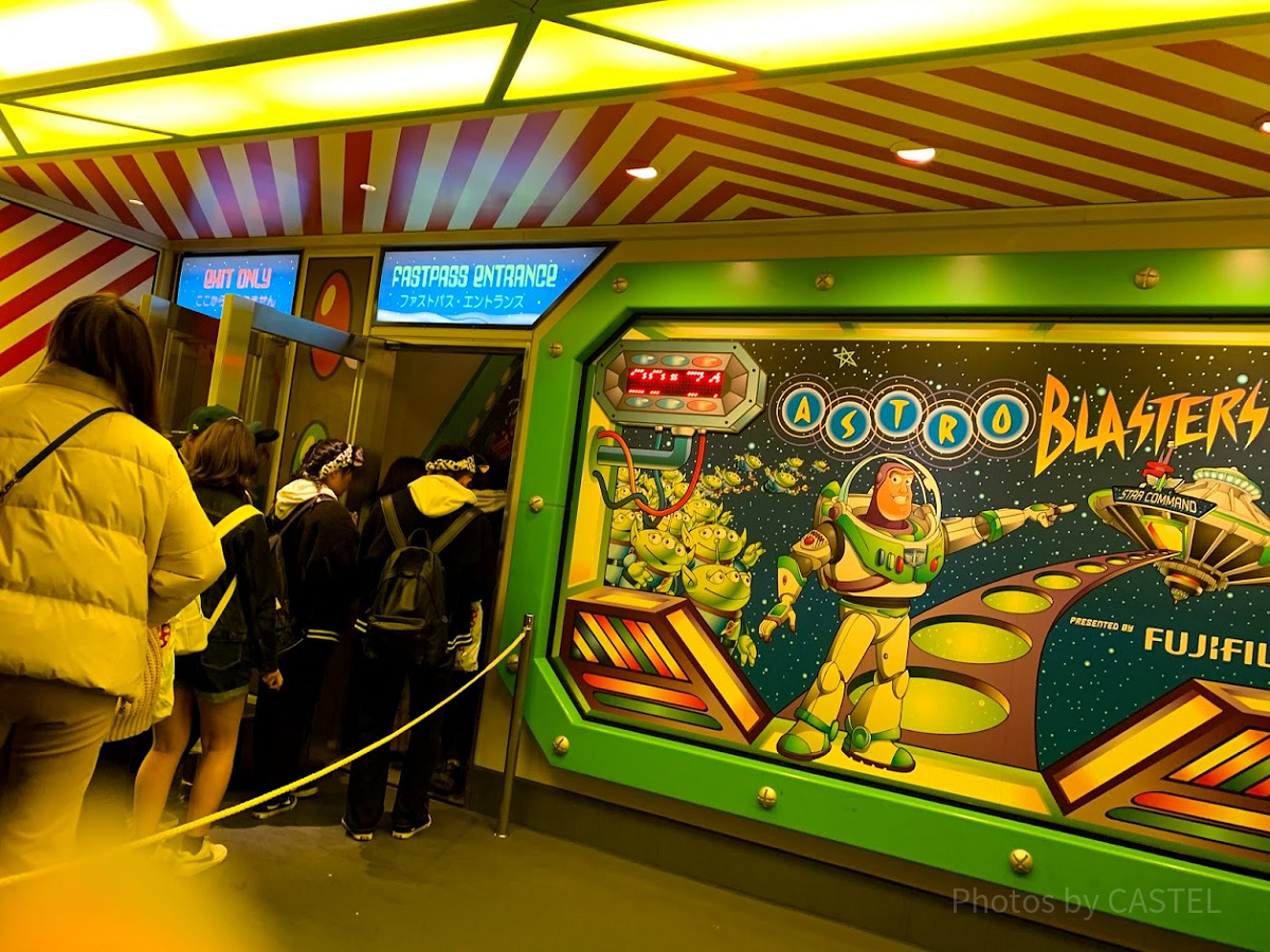 バズ・ライトイヤーのアストロブラスター入り口| キャステル | CASTEL