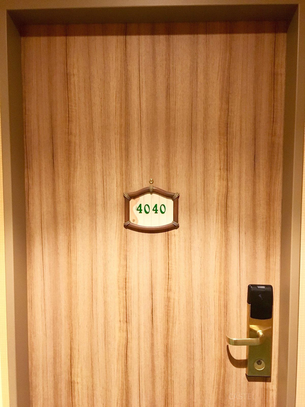 セレブレーションホテルの客室の扉
