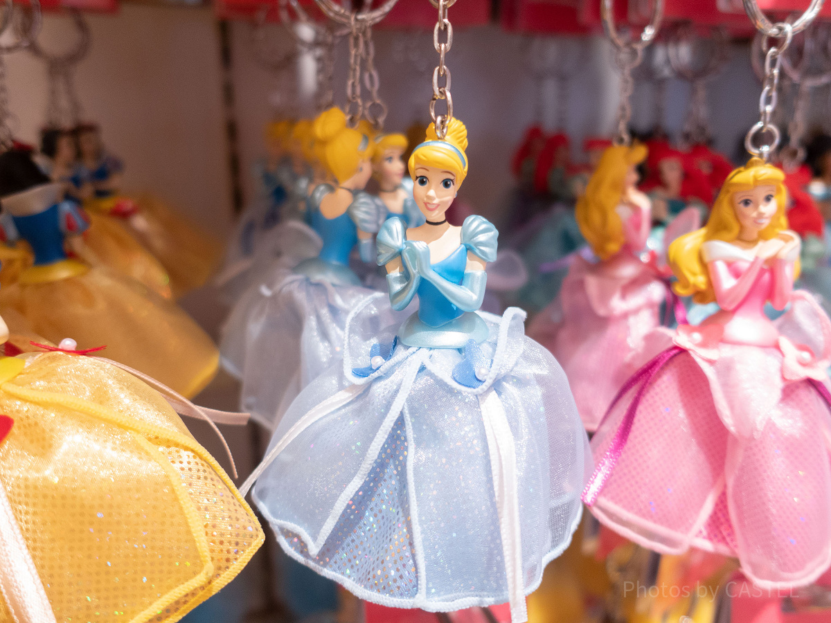 ディズニー　フィギュア　キーホルダー　ストラップ　大量　まとめ売り ディズニー フィギュア キーホルダー ストラップ 大量 まとめ売り