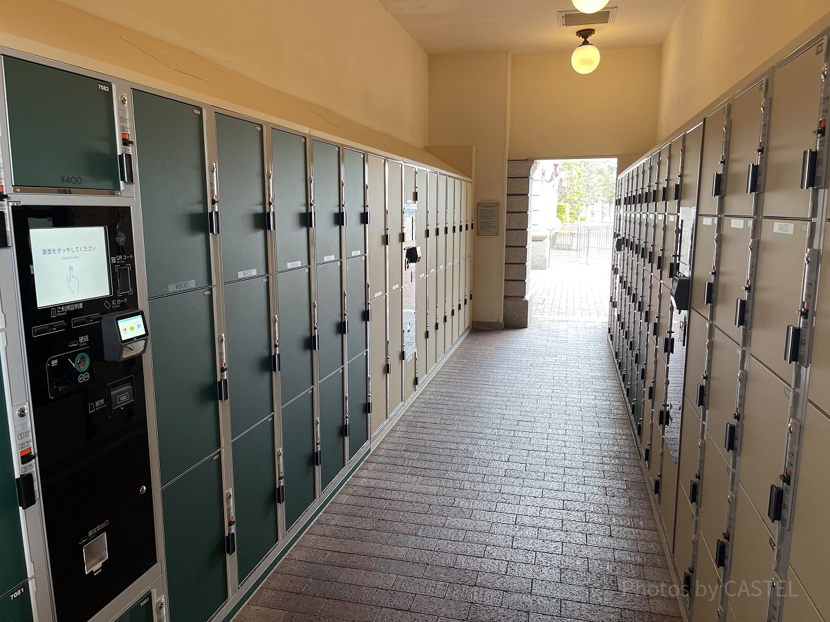 ディズニーランドステーションの駅舎下のコインロッカー（パーク外）