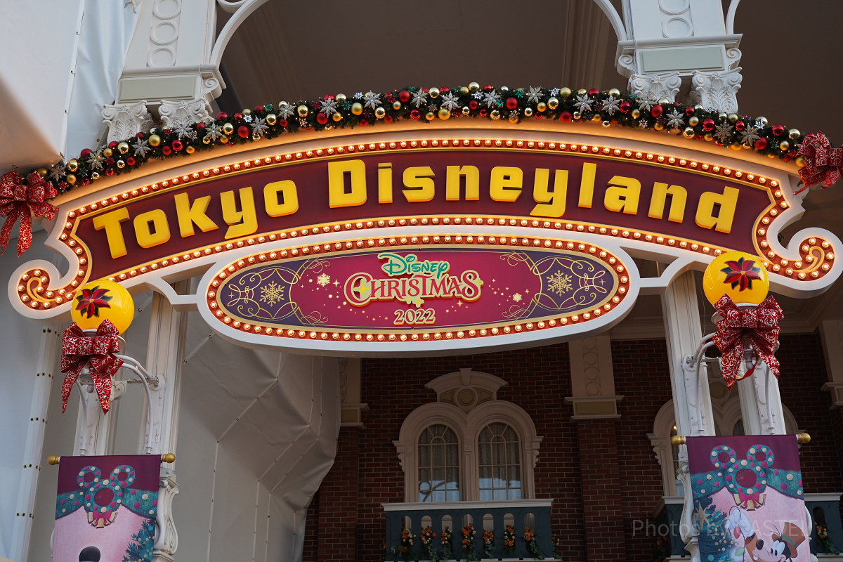 12月ディズニーランド混雑レポ：エントランスのクリスマス装飾