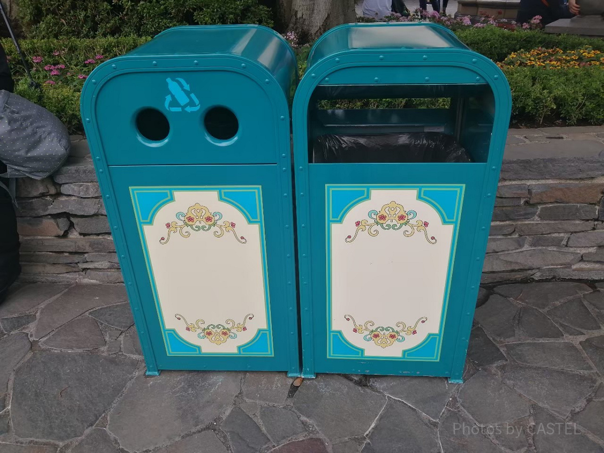 ディズニーランドのゴミ箱（トラッシュカン）