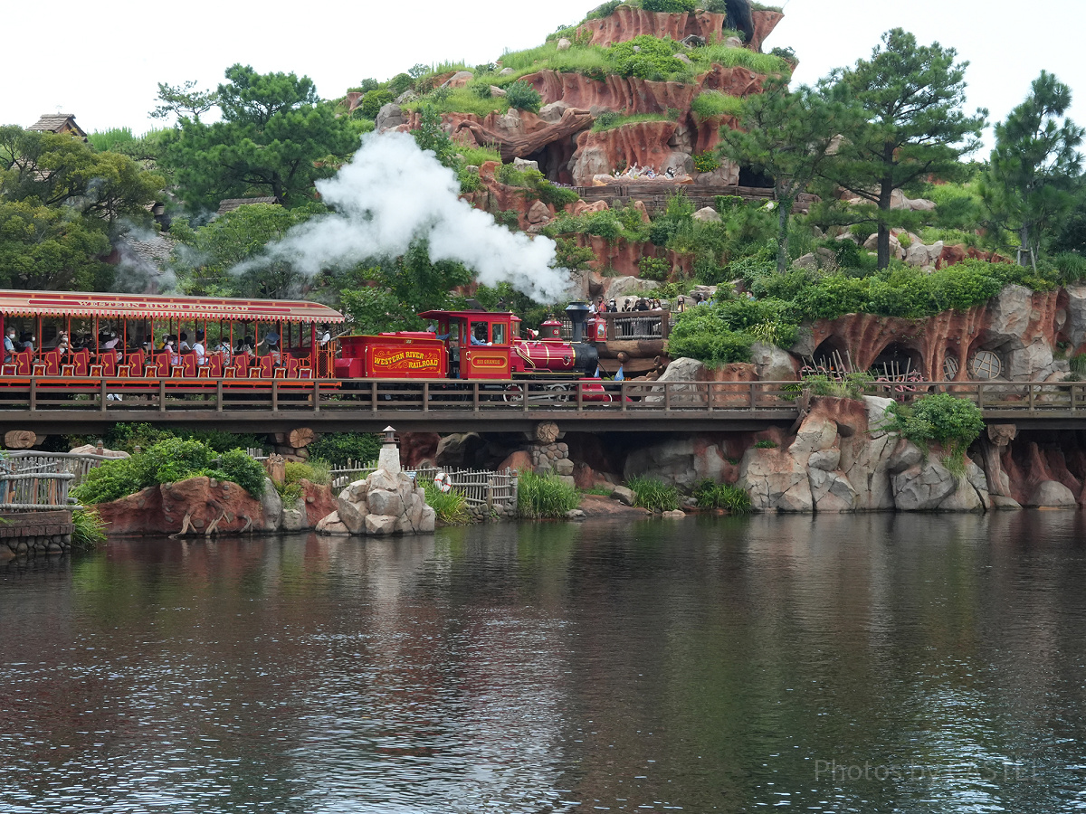 ディズニーランドの「ウエスタンリバー鉄道」| キャステル | CASTEL