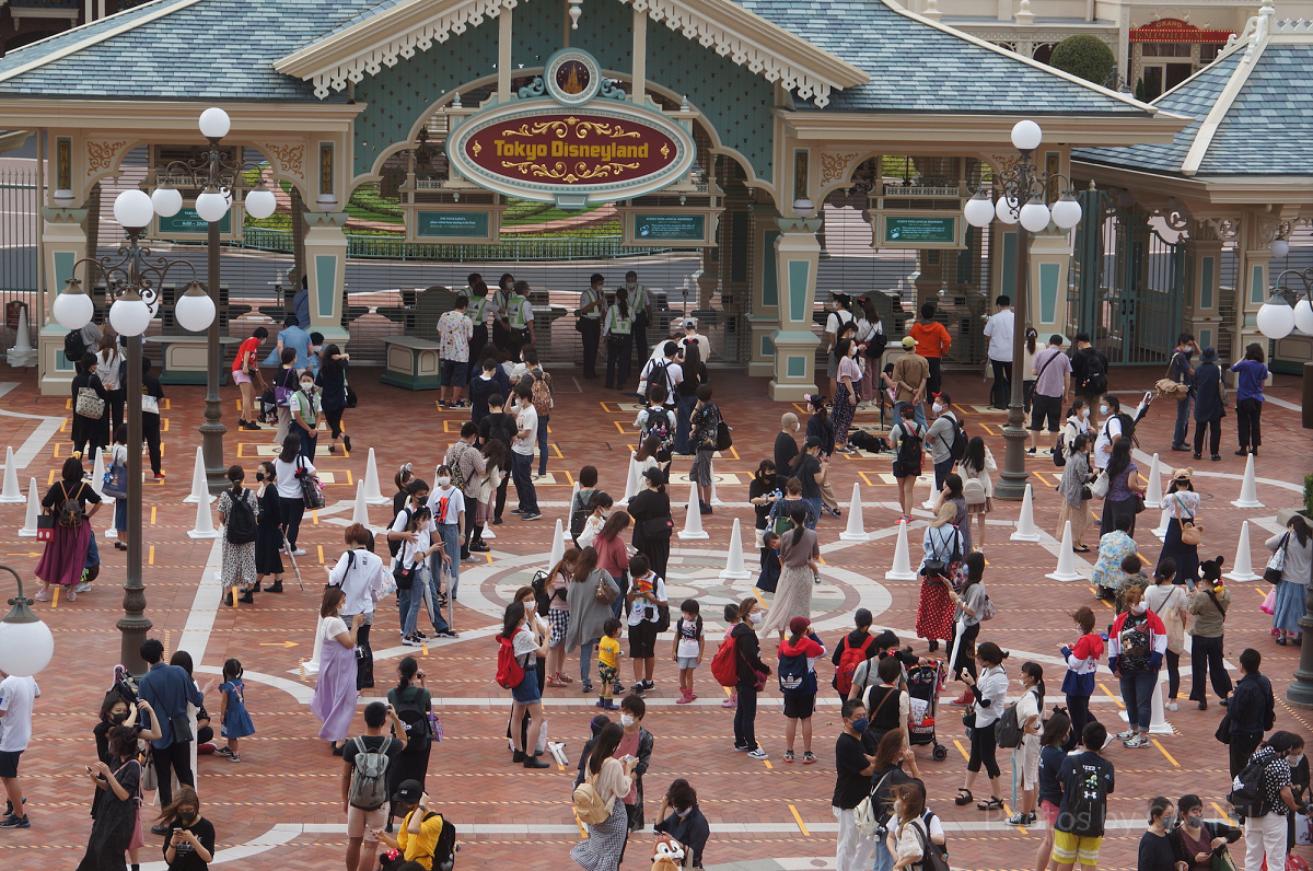 東京ディズニーランドの入園風景