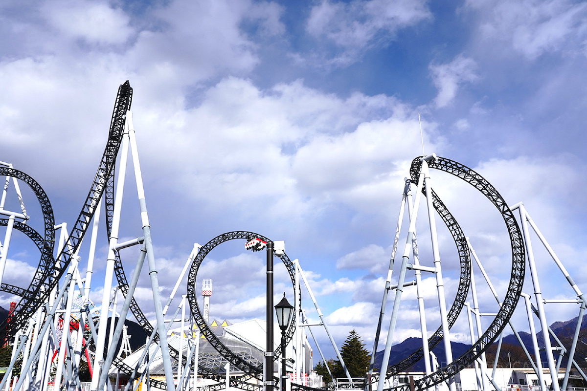 富士急ハイランドの絶叫コースター| キャステル | CASTEL ディズニー情報