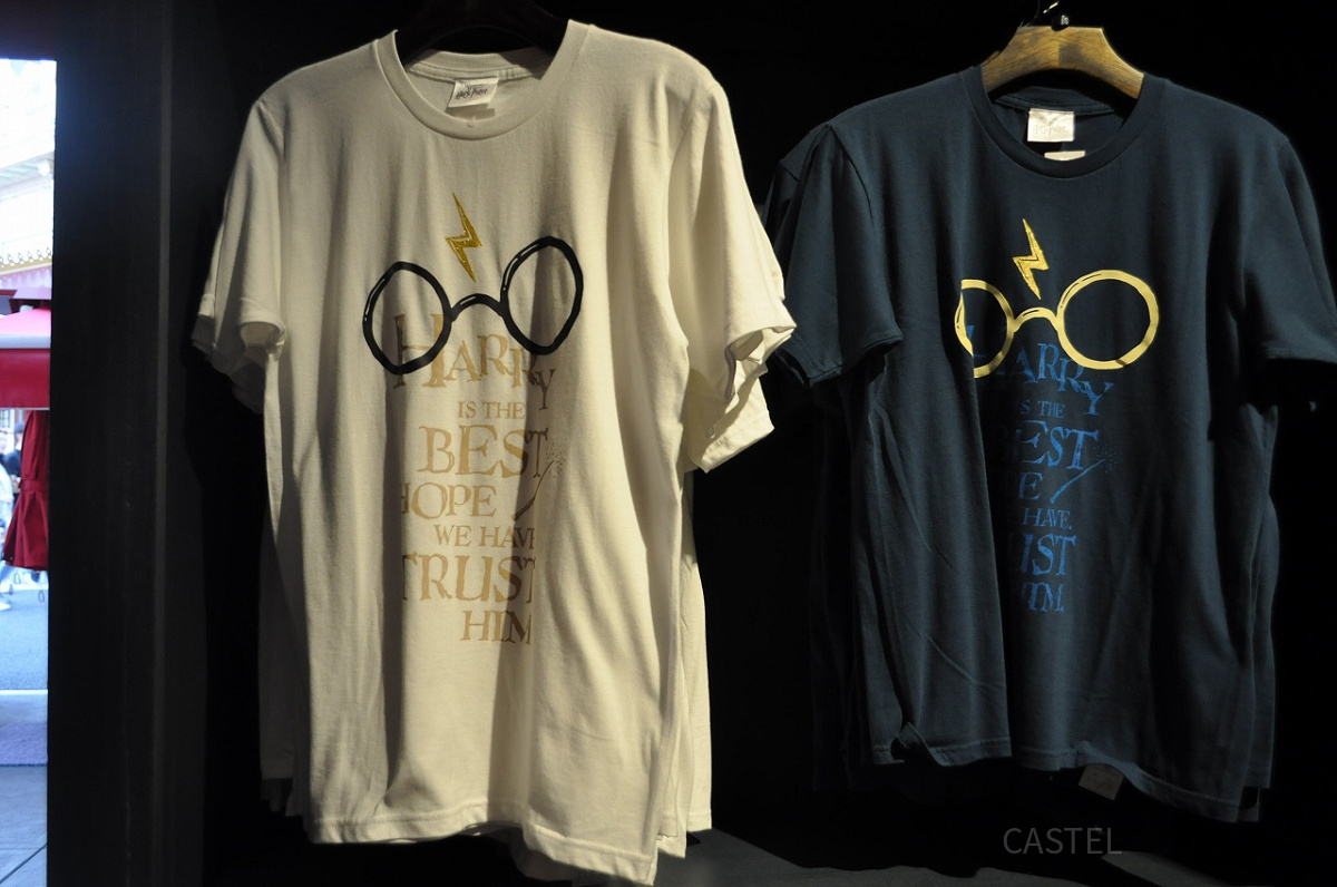 Harry’s Glasses（ハリーズグラッシーズ）のTシャツ（左・白、右・ミッドナイトブルー）