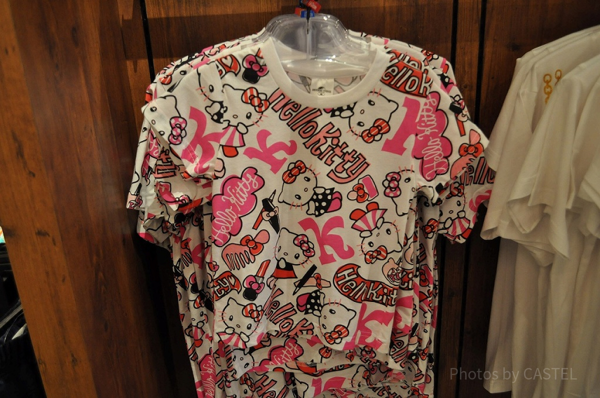 ハローキティの総柄Tシャツ