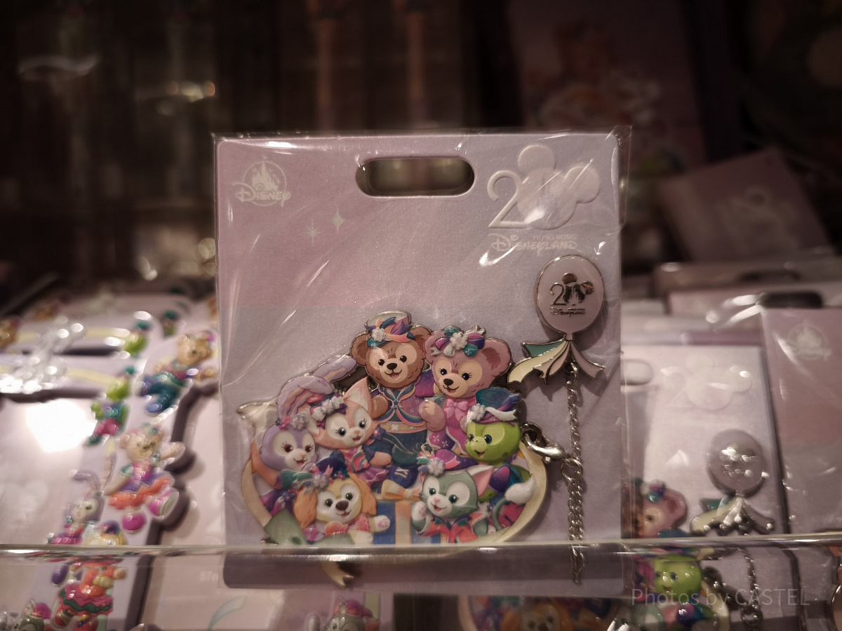香港ディズニー20周年「ダッフィー＆フレンズ・グランドセレブレーショングッズ」：ピンバッジ