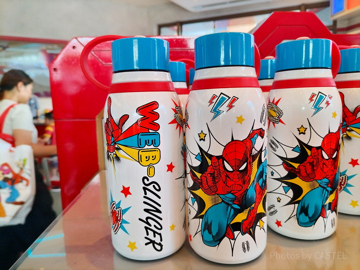 香港ディズニーマーベルグッズ：コミック版スパイダーマンのドリンク
