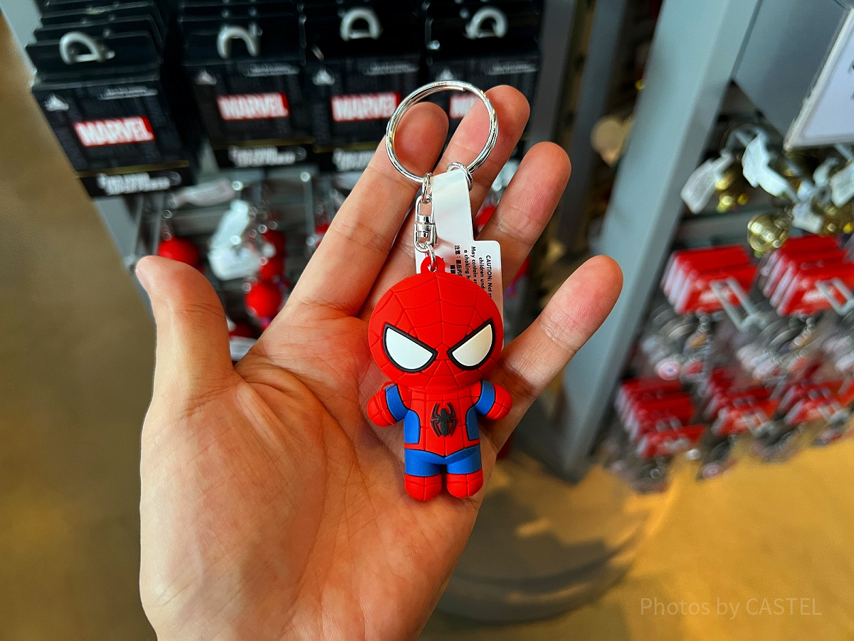 香港ディズニーマーベルグッズ：スパイダーマンのリング付マスコット