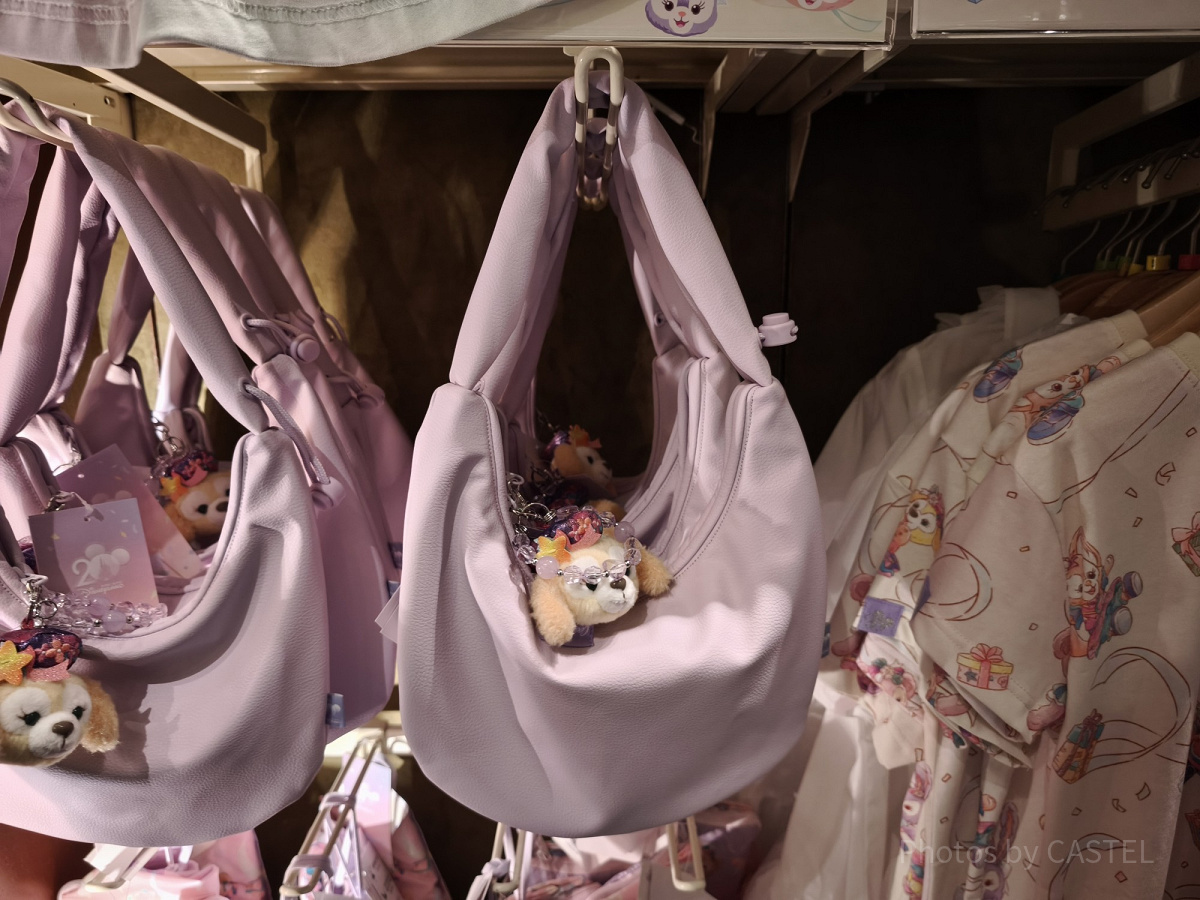 香港ディズニー20周年「ダッフィー＆フレンズ・グランドセレブレーショングッズ」：クッキーアンのショルダーポーチ