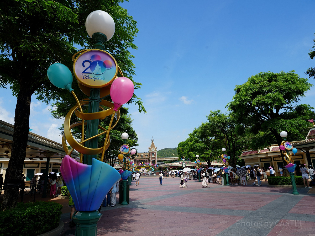 香港ディズニー20周年：エントランスの装飾| キャステル | CASTEL