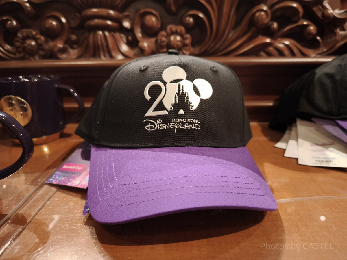 香港ディズニー20周年「ミッキー＆フレンズ・グランドセレブレーショングッズ」：20周年キャップ