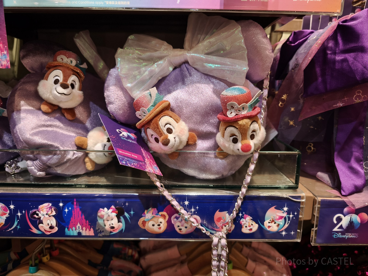 香港ディズニー20周年「ミッキー＆フレンズ・グランドセレブレーショングッズ」：チップ＆デールのショルダーバッグ