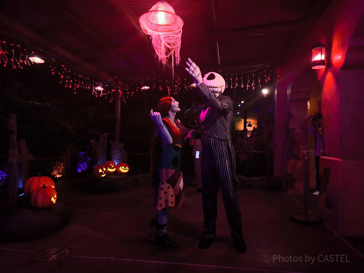 香港ディズニーランドのレストラン：リバー・ビュー・カフェのハロウィン期間恒例のナイトメア・ビフォア・ディナーではジャックやサリーに会える！