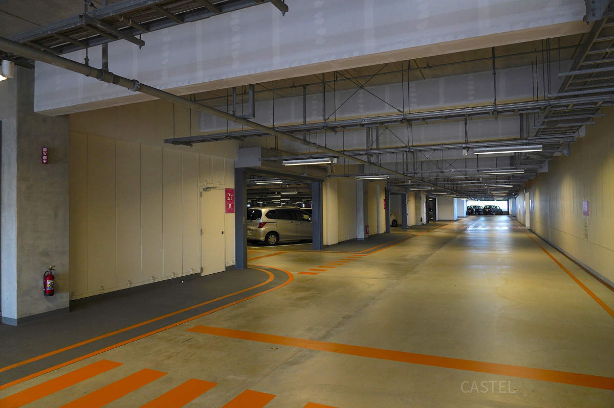 東京ディズニーランドの立体駐車場の内部