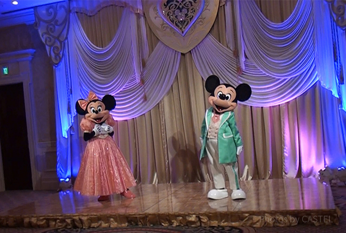 ディクオーレの衣装に身を包んだミッキーとミニー| キャステル