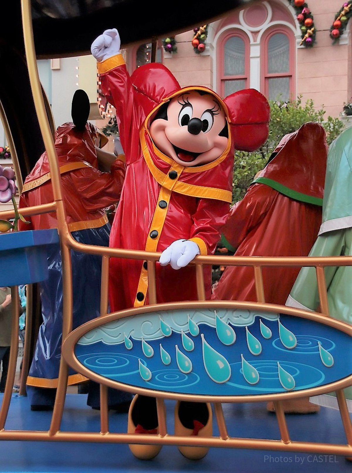 カッパを着たミニーちゃん| キャステル | CASTEL ディズニー情報