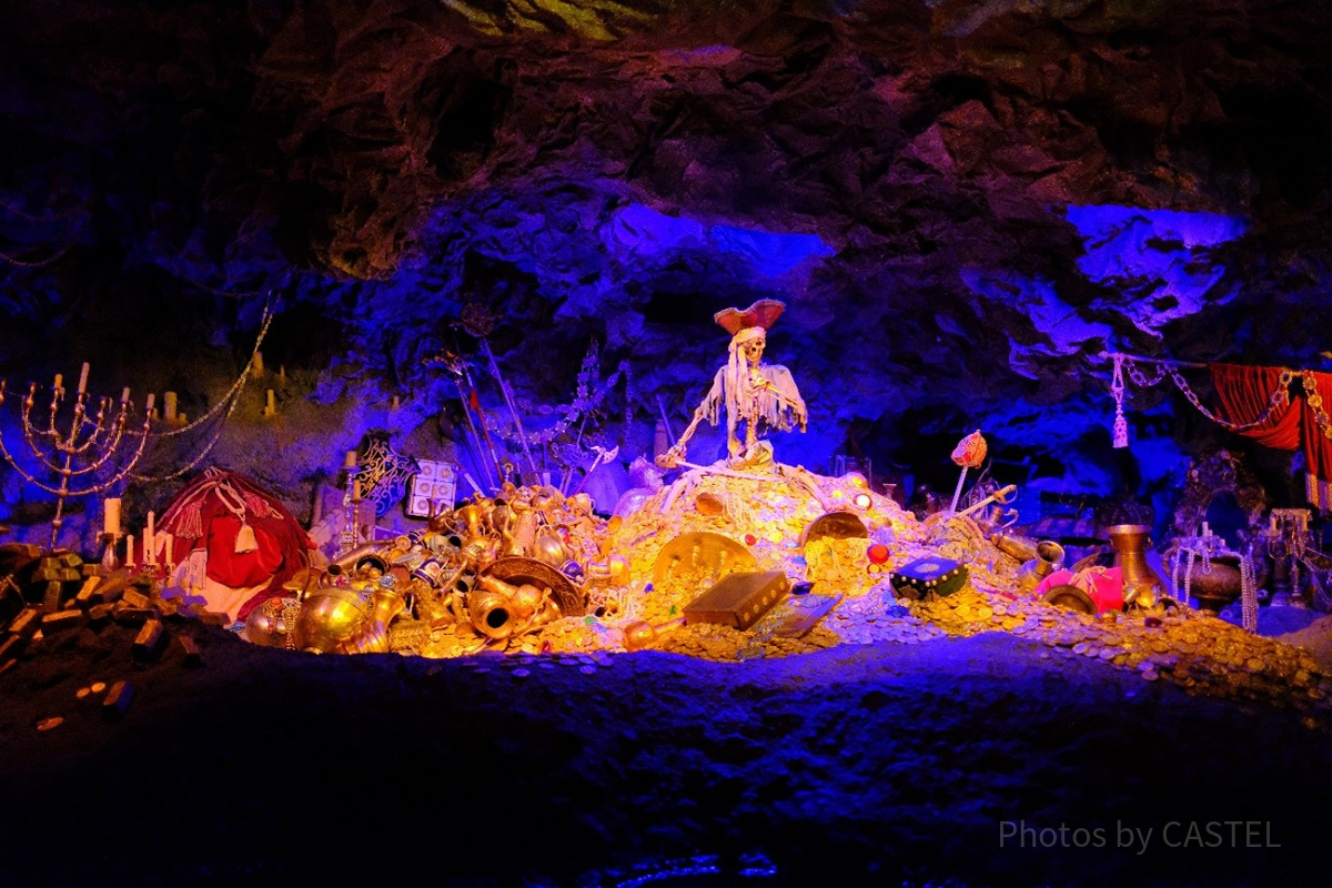 夜の雰囲気が非常にマッチしたカリブの海賊