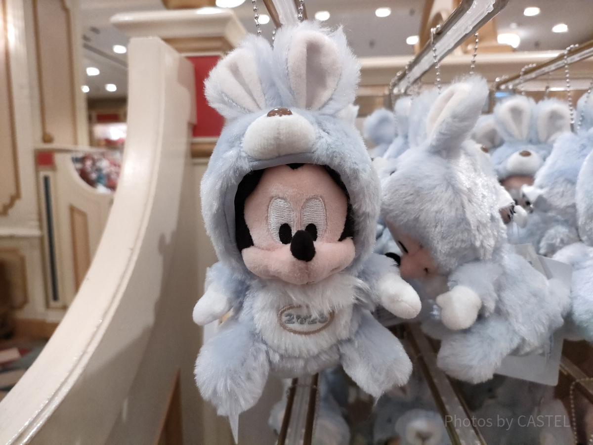 ディズニーお正月グッズ：うさぎミッキーぬいぐるみバッジ| キャステル
