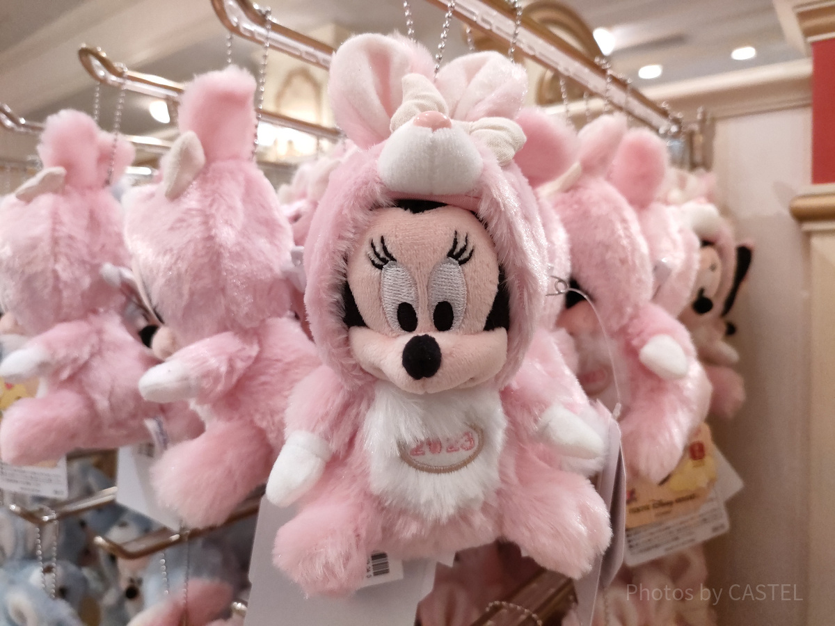 ディズニーお正月グッズ：うさぎミニーぬいぐるみバッジ