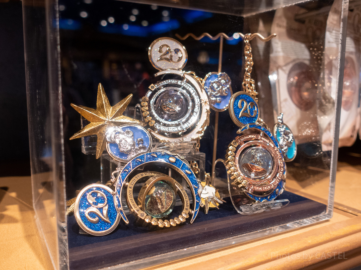 東京ディズニーシー20周年グッズのクリスタルスフィア| キャステル