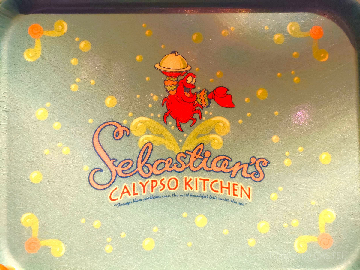 セバスチャンのカリプソキッチン◆お皿◆プレート◆ディズニーシー◆レトロ 𝑻𝒐𝒌𝒚𝒐 𝑫𝒊𝒔𝒏𝒆𝒚𝑺𝒆𝒂 🚢 】 . . 𝑆𝑒𝑏𝑎𝑠𝑡𝑖𝑎𝑛