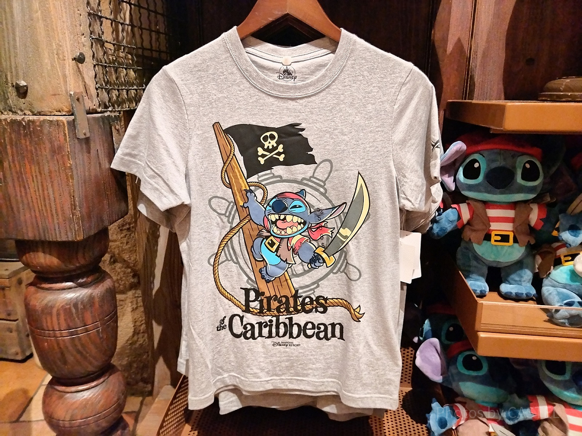 上海ディズニーカリブの海賊グッズ：海賊スティッチのTシャツ（グレー）