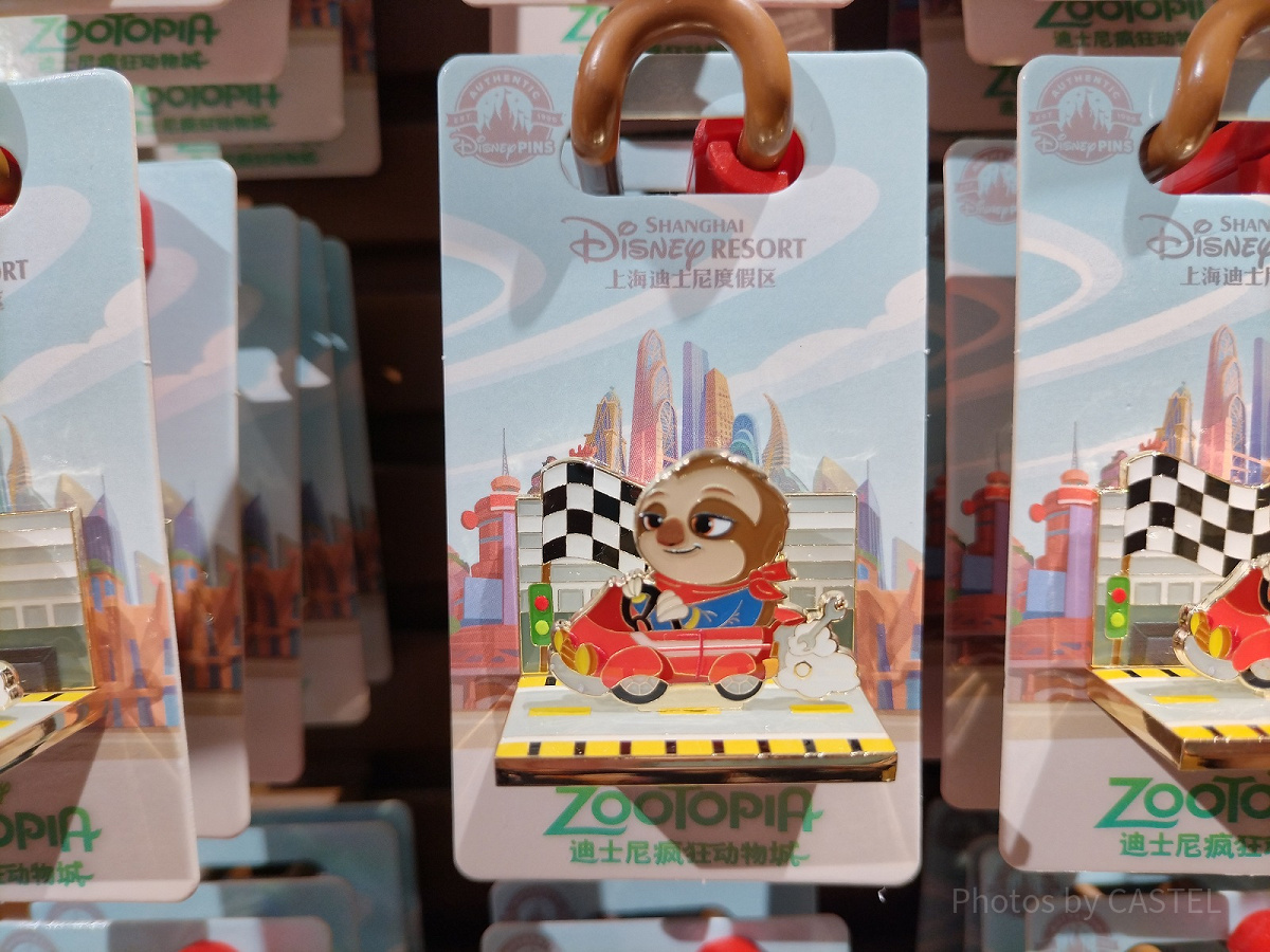 上海ディズニーズートピアグッズ：フラッシュのピンバッジ| キャステル