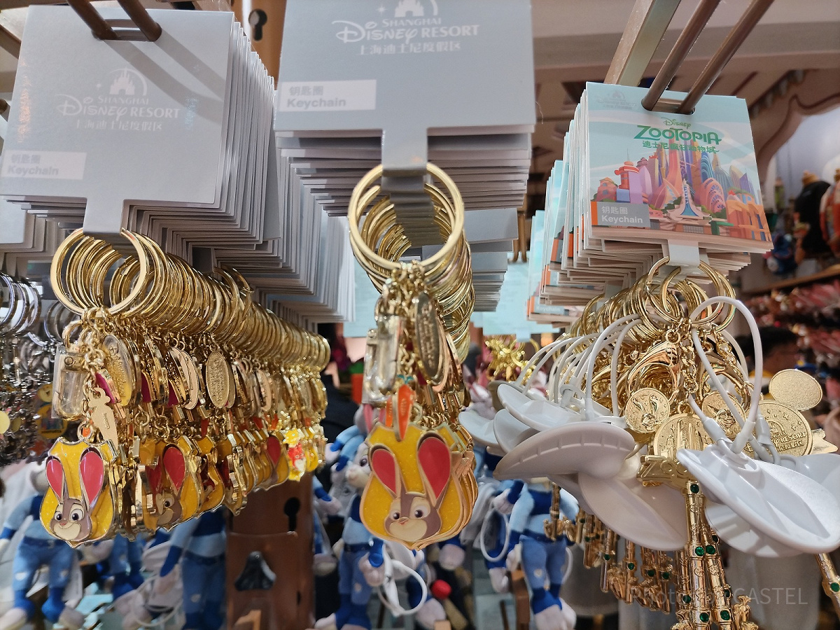 上海ディズニーズートピアグッズ：ジュディの警官バッジシルエットキー