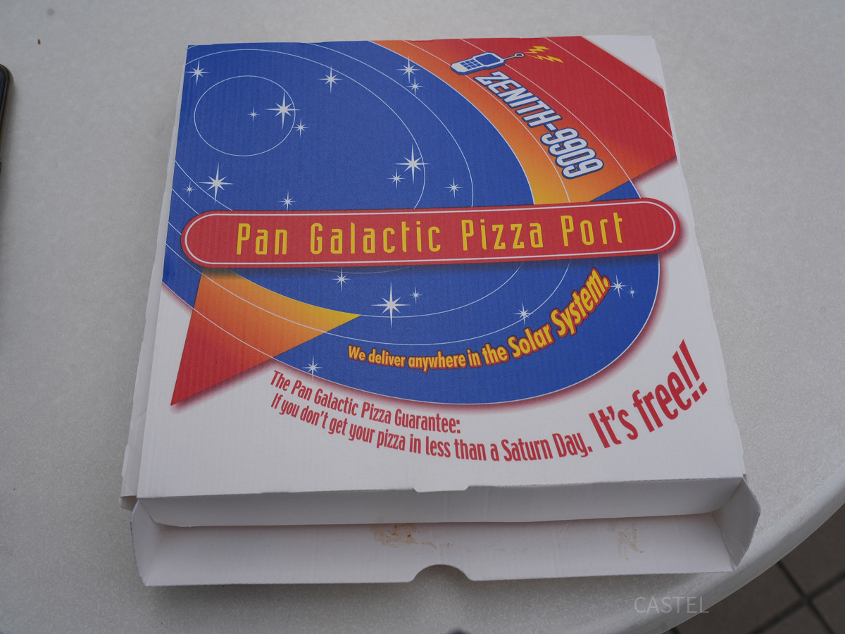 宇宙っぽいピザのパッケージ
